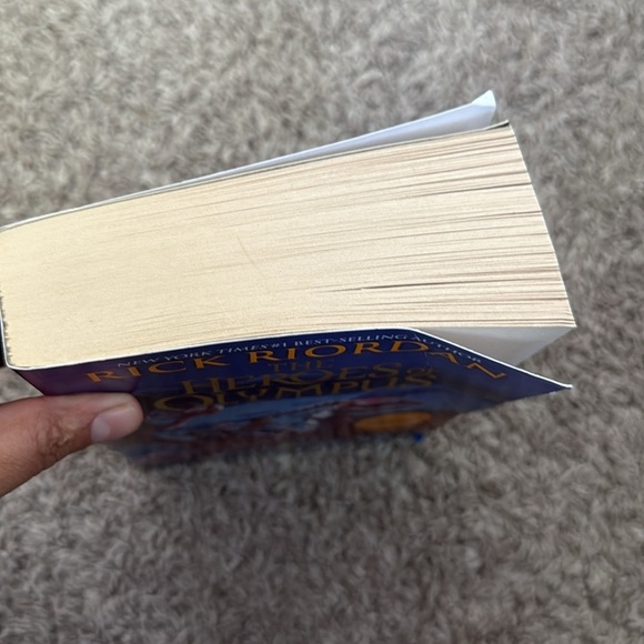 The Heroes of Olympus: The Lost Hero Book 1
Rick Riordan - Picture 5 of 6